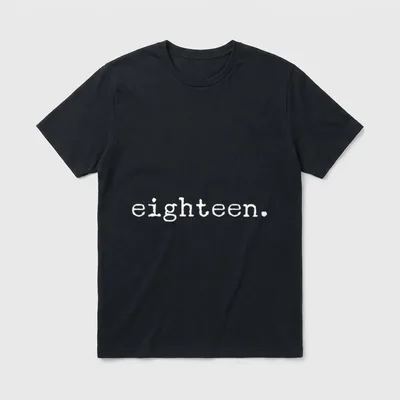 eighteen 18. Geburtstag T-Shirt – Weißer Schriftzug eighteen. auf grauem Hintergrund – Klassisches T-Shirt in Schwarz