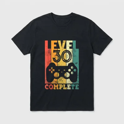 T-Shirt 30 Geburtstag lustig – Controller-Silhouette, Schriftzug „Level 30 Complete“ – Klassisches T-Shirt in Schwarz
