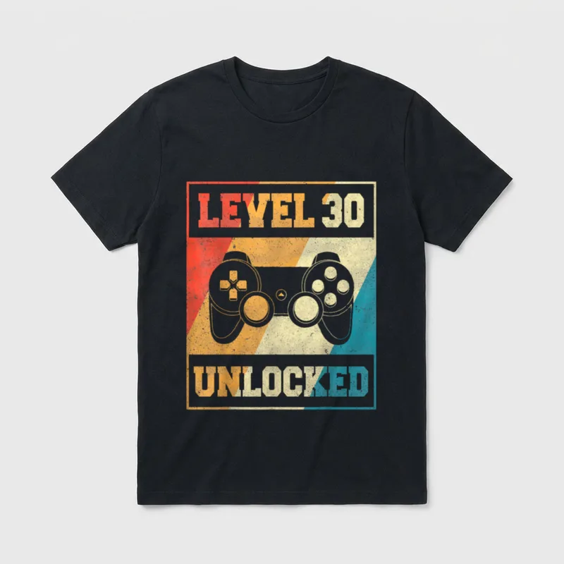 T-Shirt 30 Geburtstag Mann – Retro-Controller mit Schriftzug „Level 30 Unlocked“ – Klassisches T-Shirt in Schwarz