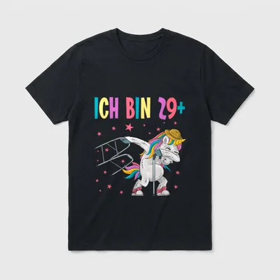 Ich bin 29+ lustiges T-Shirt – Dabbendes Einhorn mit Rollator, Hut, Text „Ich bin 29+“ – Klassisches T-Shirt in Schwarz