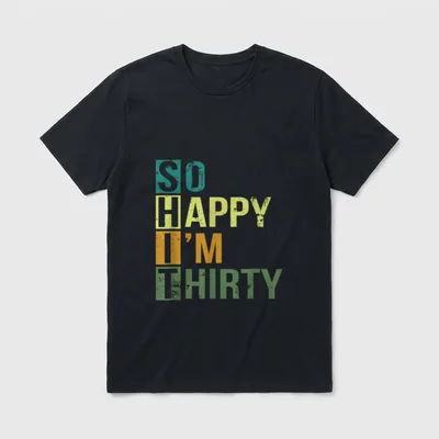 So Happy I'm Thirty T-Shirt – Schriftzug „So Happy I'm Thirty“ in bunten Buchstabenblöcken – Klassisches T-Shirt in Schwarz