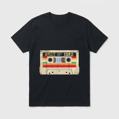 1982 Geburtstag Deko Männer T-Shirt – Retro-Kassette mit Schriftzug „Best of 1982“ – Klassisches T-Shirt in Schwarz