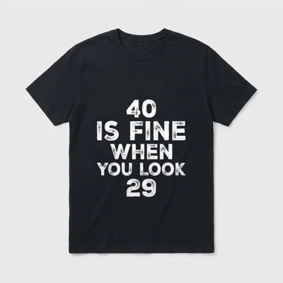 40 ist in Ordnung T-Shirt – Schriftzug „40 is fine when you look 29“ in Großbuchstaben – Klassisches T-Shirt in Schwarz