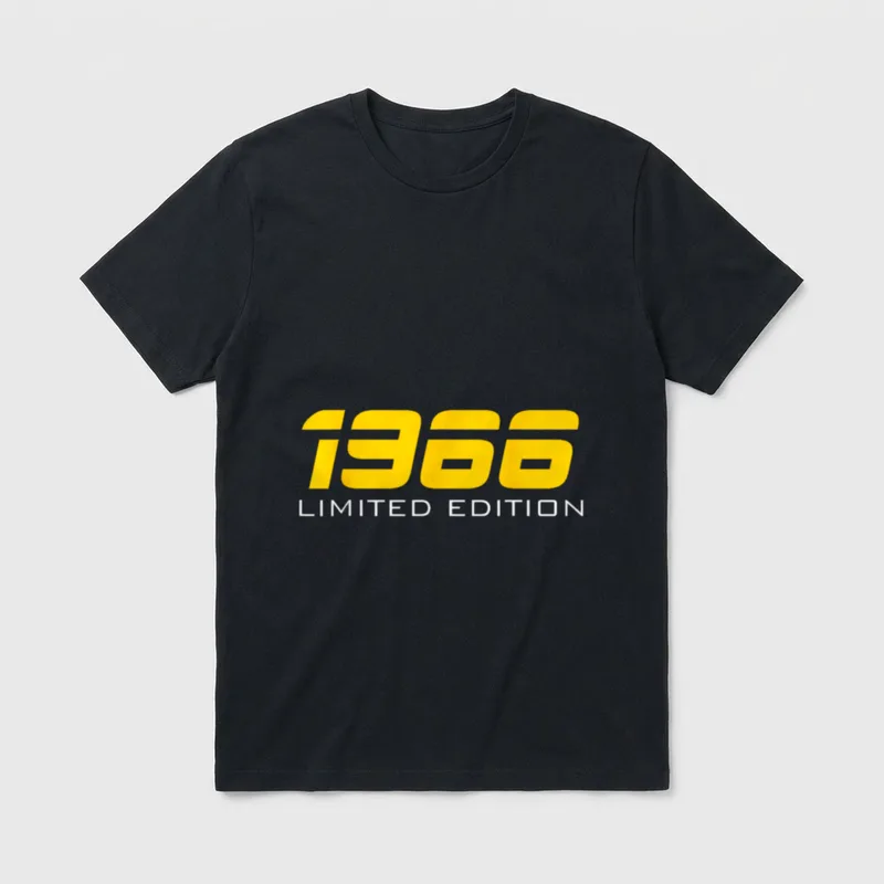 60. Geburtstag Mann Frau T-Shirt 0138 – Jahreszahl 1966 in Gelb, darunter Schriftzug in Weiß – Klassisches T-Shirt in Schwarz