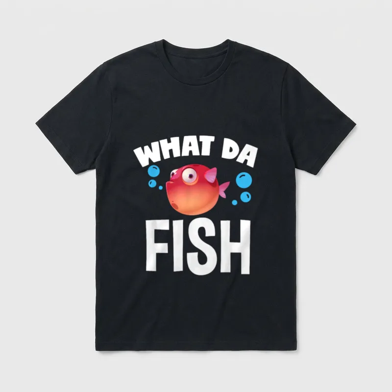 Lustiges Angler What The T-Shirt – Kugelfisch mit Schriftzug WHAT DA FISH und Blasen – Klassisches T-Shirt in Schwarz