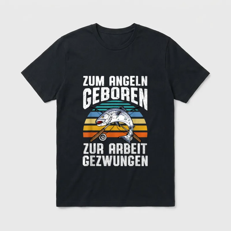 Zum Angeln geboren zur Arbeit T-Shirt – Klassisches T-Shirt in Schwarz