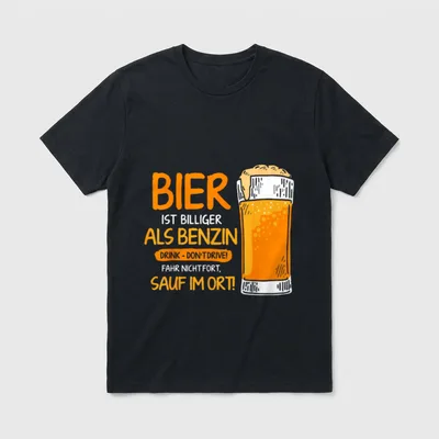 Sauf im Ort Bier T-Shirt – Bierglas mit Spruch „Bier ist billiger als Benzin“ – Klassisches T-Shirt in Schwarz