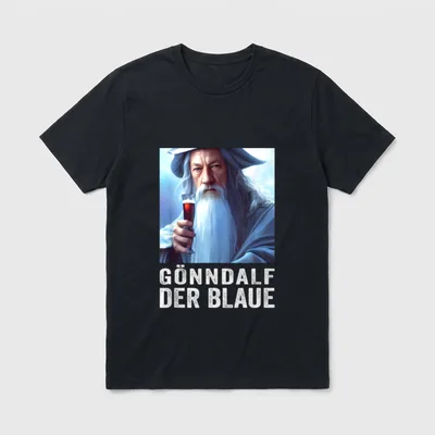 Gönndalf der Blaue lustiger T-Shirt – Zauberer mit Bierglas, Schriftzug Gönndalf der Blaue – Klassisches T-Shirt in Schwarz