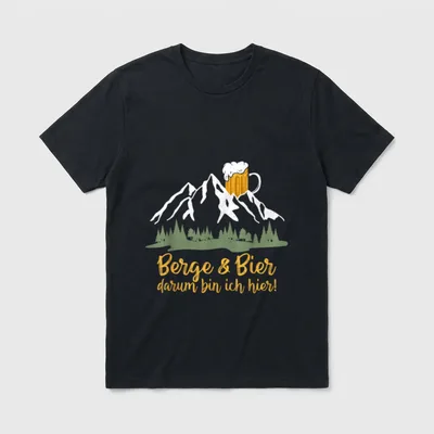 Berge & Bier darum T-Shirt – Berge & Bier darum bin ich hier! mit Bierkrug und Gipfeln – Klassisches T-Shirt in Schwarz