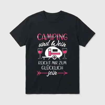 Lustiger Camping und Wein T-Shirt – Wohnwagen, zwei Weingläser, Spruch Camping und Wein – Klassisches T-Shirt in Schwarz