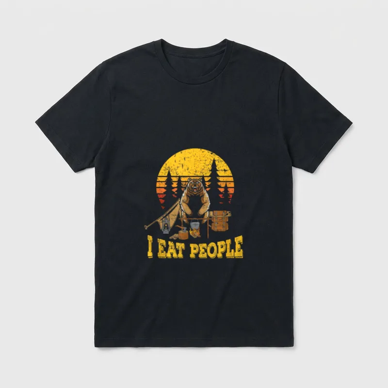 I Eat People Lustiges T-Shirt – Bär am Lagerfeuer, Schriftzug I Eat People, Sonnenkreis – Klassisches T-Shirt in Schwarz