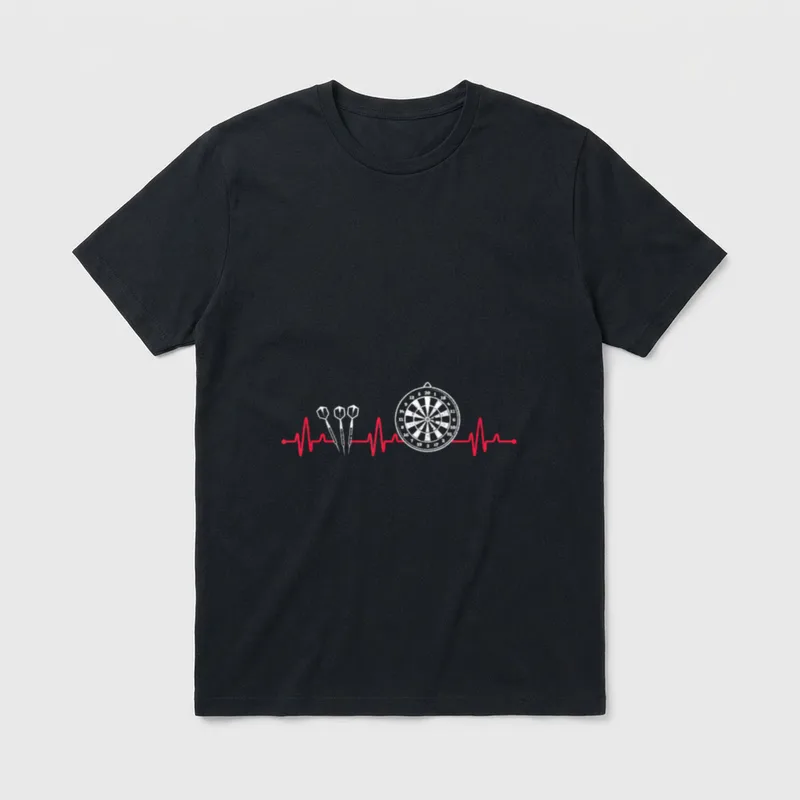 Lustiger Dartspieler Pulsziel Bullseye T-Shirt – EKG-Linie mit Dartpfeilen und Dartscheibe – Klassisches T-Shirt in Schwarz