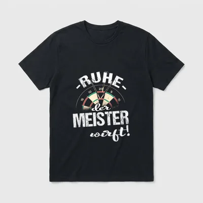 Ruhe Der Meister Wirft Dart T-Shirt – Klassisches T-Shirt in Schwarz