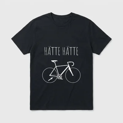 T-Shirt Fahrrad Motiv – Schriftzug „Hätte Hätte“ über Rennrad mit Pfeil zur Kette – Klassisches T-Shirt in Schwarz