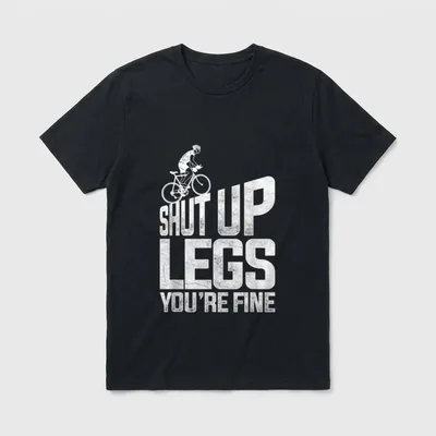 Shut up legs lustiges T-Shirt – Rennradfahrer und Schriftzug „Shut up legs, you're fine“ – Klassisches T-Shirt in Schwarz