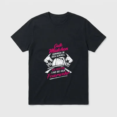 Freiwillige Feuerwehr T-Shirt – Feuerwehrhelm, zwei Äxte, Spruch über Feuerwehrfrauen – Klassisches T-Shirt in Schwarz