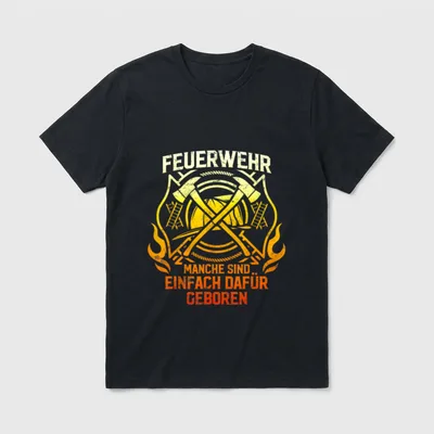 T-Shirt mit Feuerwehr Motiv – Feuerwehr-Emblem mit Äxten, Leitern, Flammen und Spruch – Klassisches T-Shirt in Schwarz