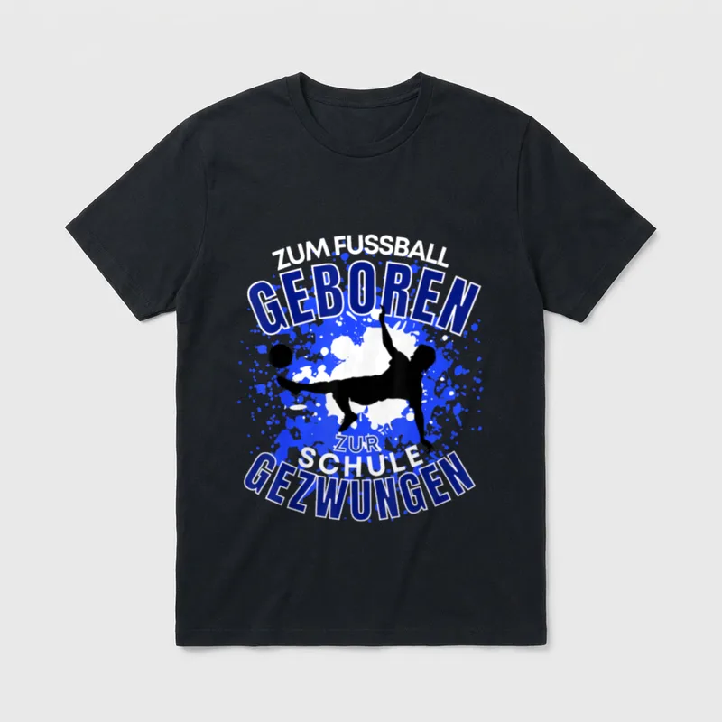 ZUM FUSSBALL GEBOREN T-Shirt – Fallrückzieher-Silhouette mit Spruch über Fußball und Schule – Klassisches T-Shirt in Schwarz
