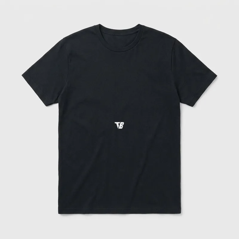 Gamer Spruch Kind Zocken T-Shirt – Weißes TB-Monogramm mit Blitzlinie auf dunklem Grund – Klassisches T-Shirt in Schwarz