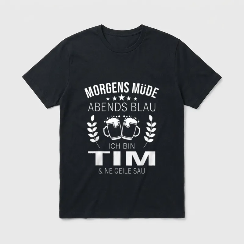Tim Vorname Geburtstag Lustiges T-Shirt – Bierkrüge mit Ähren, Spruch über Tim und Bier – Klassisches T-Shirt in Schwarz