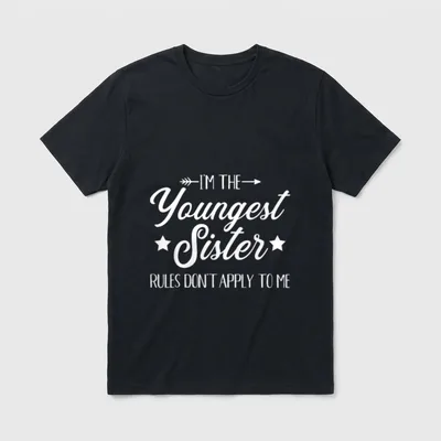 Jüngste Schwester lustiger Spruch T-Shirt – Klassisches T-Shirt in Schwarz