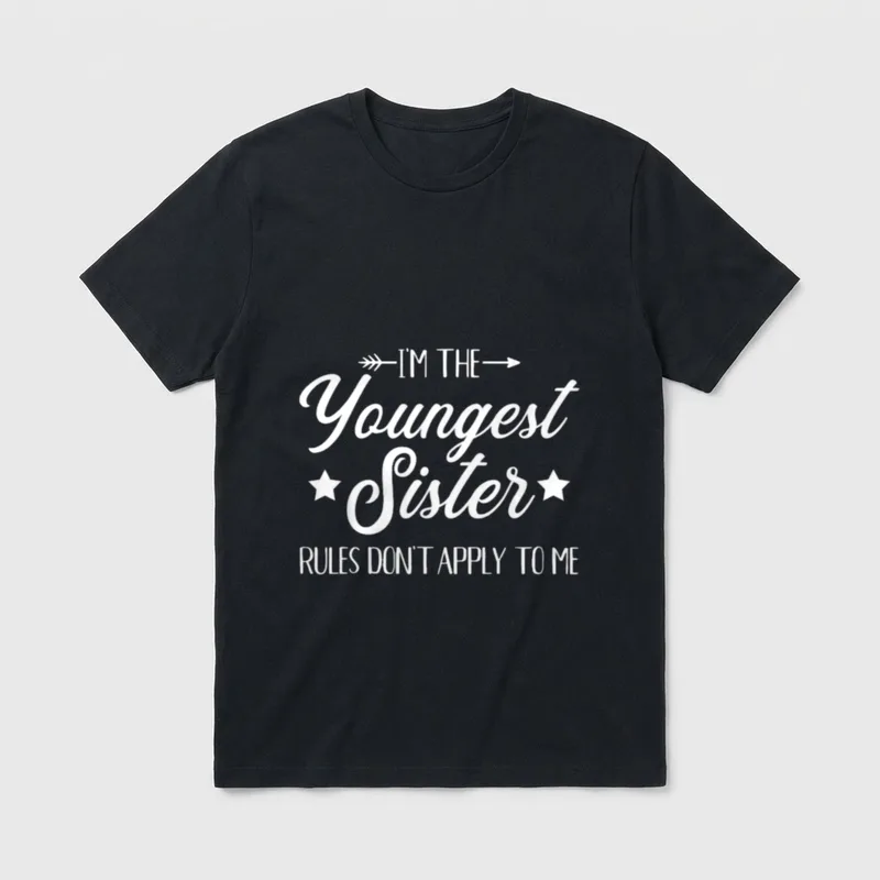 Jüngste Schwester lustiger Spruch T-Shirt – Klassisches T-Shirt in Schwarz