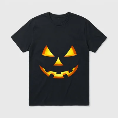 Halloween Retro Shirt – Oranges Kürbisgesicht mit Dreiecksaugen und gezacktem Grinsen – Klassisches T-Shirt in Schwarz