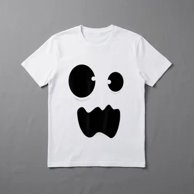 Fun Shirt Karneval – Schwarzes Geister-Gesicht mit großen Augen und Zickzack-Mund – Klassisches T-Shirt in Schwarz