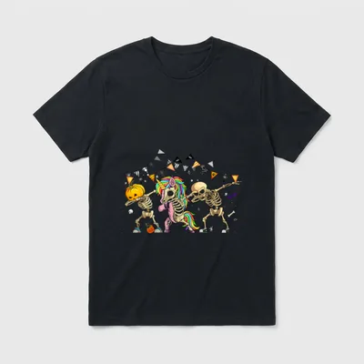 Lustig Dab Skelett Einhorn T-Shirt – Drei dabbende Skelette: Kürbiskopf, Einhorn, Totenkopf – Klassisches T-Shirt in Schwarz
