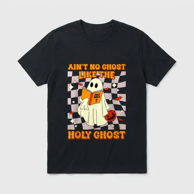 Ain't No Ghost Like T-Shirt – Gespenst liest Bibel neben Kürbis, Fledermäusen, Sternen – Klassisches T-Shirt in Schwarz
