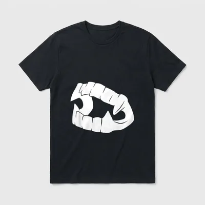 Falsche Zähne Vampir Lustige T-Shirt – Weißes Vampirgebiss mit spitzen Fangzähnen – Klassisches T-Shirt in Schwarz