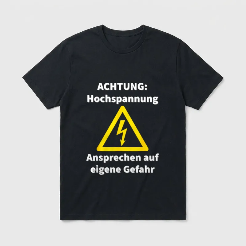 Hochspannung Elektriker unter Strom T-Shirt – Klassisches T-Shirt in Schwarz