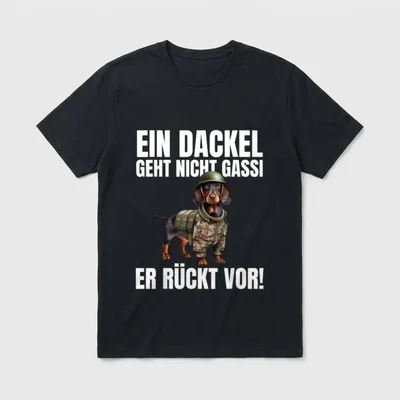 EIN Dackel Geht Nicht T-Shirt – Dackel in Tarnanzug und Helm mit Spruch „Er rückt vor!“ – Klassisches T-Shirt in Schwarz