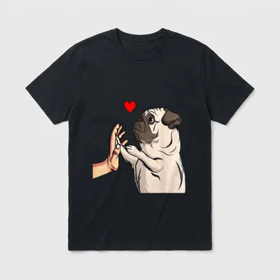 Mops Liebe Hundehalter Frauchen T-Shirt – Mops klatscht Hand ab, rotes Herz darüber – Klassisches T-Shirt in Schwarz