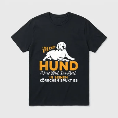 Lustig Mein Hund darf T-Shirt – Liegender Hund mit Spruch über Bett und spukendes Körbchen – Klassisches T-Shirt in Schwarz