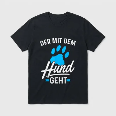 Der mit dem Hund T-Shirt – Blauer Pfotenabdruck mit weißem Schriftzug DER MIT DEM Hund GEHT – Klassisches T-Shirt in Schwarz