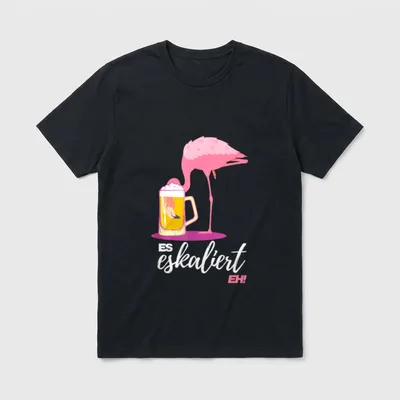 Es Eskaliert Eh Lustiger T-Shirt – Flamingo trinkt Bier, Schriftzug „Es eskaliert eh!“ – Klassisches T-Shirt in Schwarz