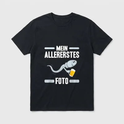 Bier Foto Sperma Mann T-Shirt – Spermienfigur mit Bierkrug, Spruch MEIN ALLERERSTES FOTO – Klassisches T-Shirt in Schwarz