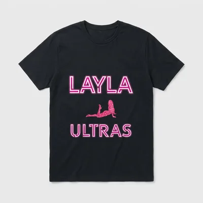 LAYLA ULTRAS Team #FreeLayla T-Shirt – Schriftzug LAYLA ULTRAS mit pinker Glitzer-Silhouette – Klassisches T-Shirt in Schwarz