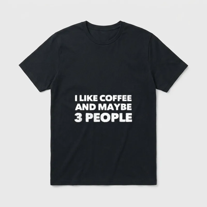 I like Coffee And T-Shirt – Schriftzug „I LIKE COFFEE AND MAYBE 3 PEOPLE“ – Klassisches T-Shirt in Schwarz