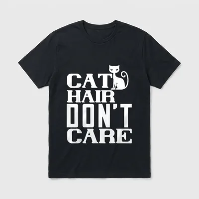 Katzen Haare Verrückte Katzen T-Shirt – Sitzende Katzensilhouette über „CAT HAIR DON'T CARE“ – Klassisches T-Shirt in Schwarz