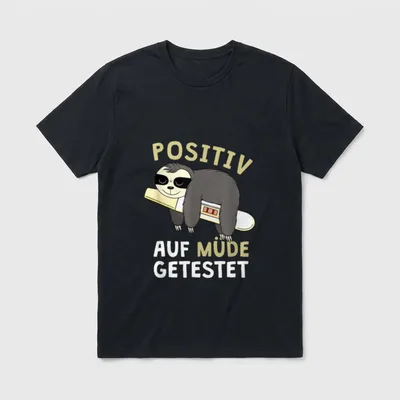 Positiv Auf Müde Getestet T-Shirt – Faultier am Ast, Schriftzug Positiv auf müde getestet – Klassisches T-Shirt in Schwarz