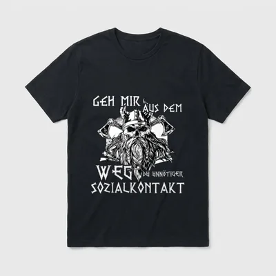 Geh mir T-Shirt – Viking-Totenkopf mit Axthelm und Text gegen unnötigen Sozialkontakt – Klassisches T-Shirt in Schwarz