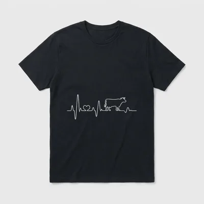 T-Shirt Herzschlag Traktor – EKG-Linie mit Herz und Kuh-Silhouette – Klassisches T-Shirt in Schwarz