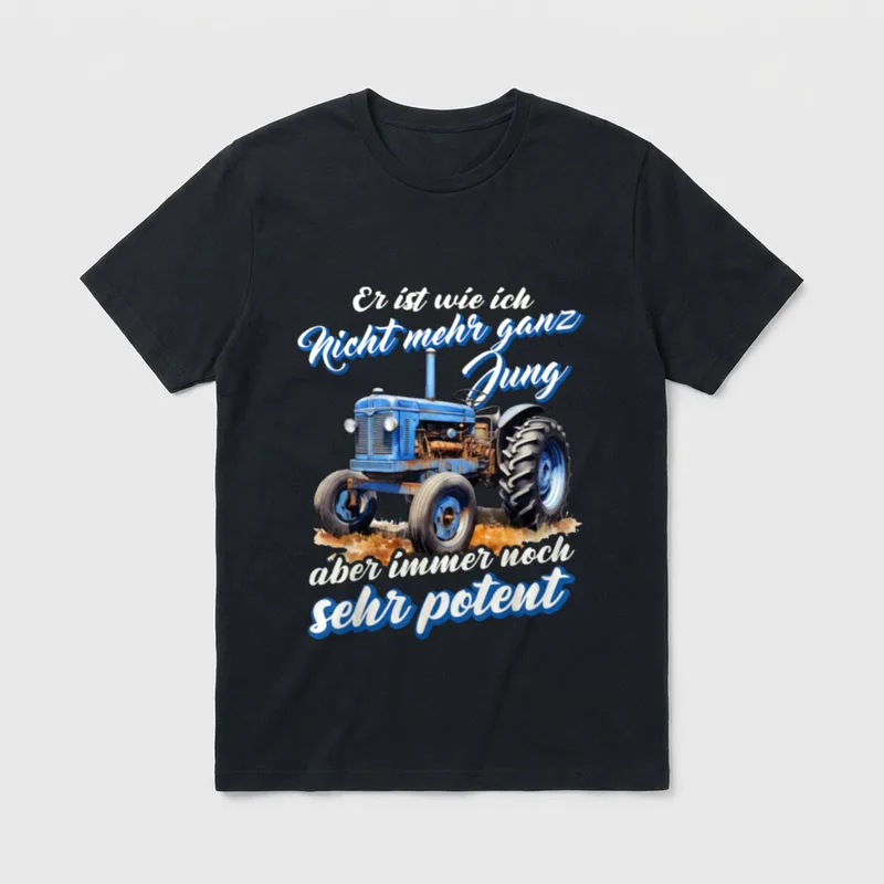 Traktor Landwirt sehr potent T-Shirt – Blauer Oldtimer-Traktor mit Spruch „sehr potent“ – Klassisches T-Shirt in Schwarz