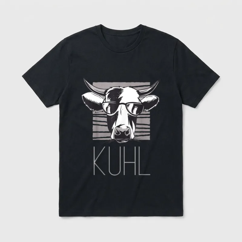 Lustiges Wortspiel Spruch Kuhl T-Shirt – Kuhkopf mit Sonnenbrille, Schriftzug „KUHL“ – Klassisches T-Shirt in Schwarz