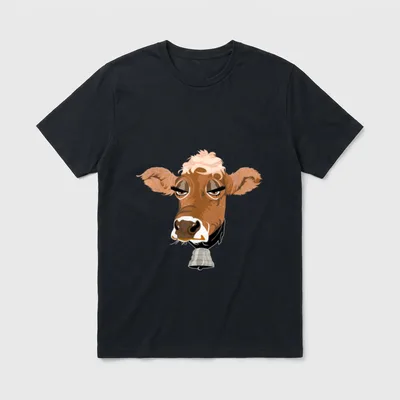 Kuh mit Kuhglocke Bauer T-Shirt – Gezeichneter Kuhkopf mit müdem Blick und Kuhglocke – Klassisches T-Shirt in Schwarz