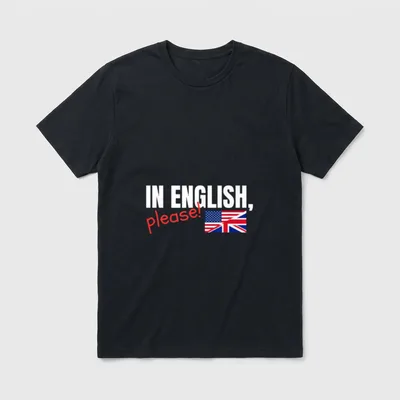 Lustiges Englischlehrer T-Shirt – Schriftzug „In English, please!“ mit US- und UK-Flagge – Klassisches T-Shirt in Schwarz