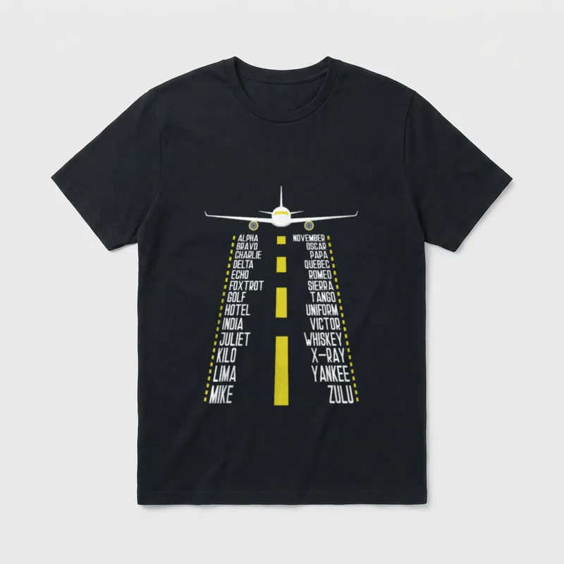 Piloten-Alphabet fürs Fliegen Flugzeug T-Shirt – Klassisches T-Shirt in Schwarz