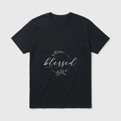 Blessed Jeremia 17 Bibel T-Shirt – Schriftzug „blessed“ mit „Jeremiah 17:7“ und Zweigranke – Klassisches T-Shirt in Schwarz